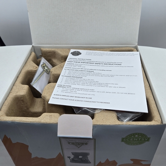 Scentsy Disney Pixar Cars Lightning McQueen and Tow Mater Wax Warmer - Picture 10 of 12